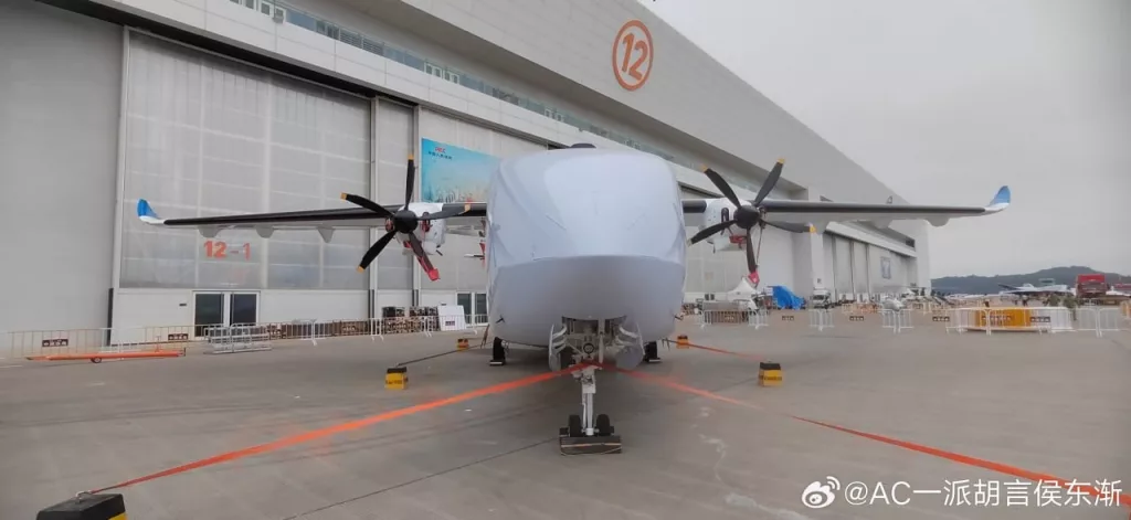 Тяжелый беспилотный транспортный самолет W5000 производства китайской компании Bailu Line прилетел в Чжухай для участия в авиационной выставке