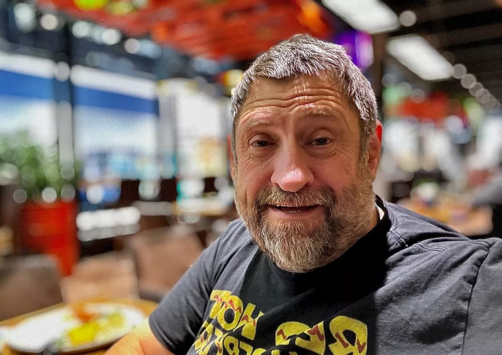 Сладков: Я в аэропорту «Домодедово». Много военных. Все в камуфляже, и, что примечательно, с камуфляжными рюкзаками