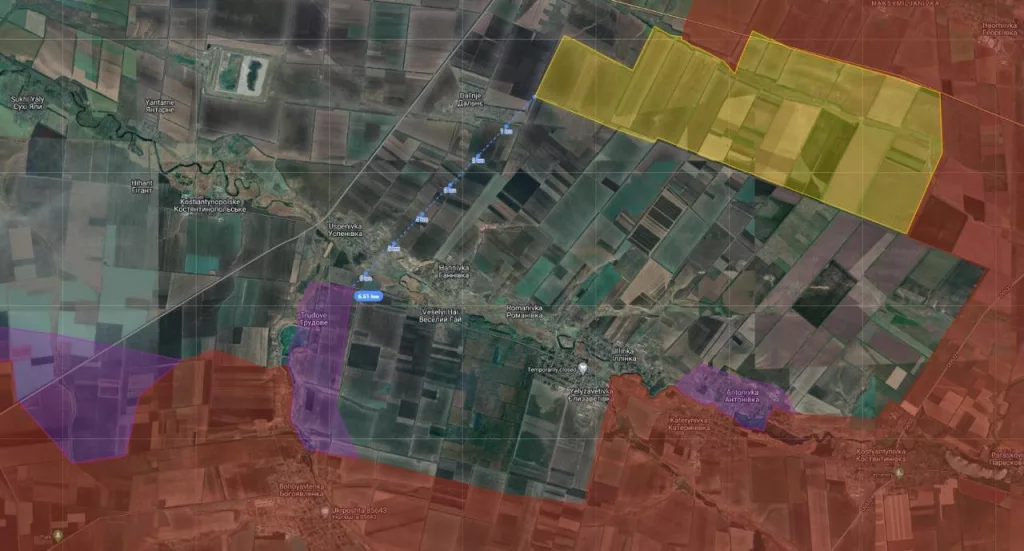 Тем временем каскад из нескольких сёл, стоящий между Кураховым и наступающими с юга российскими войсками, тоже постепенно попадает в окружение