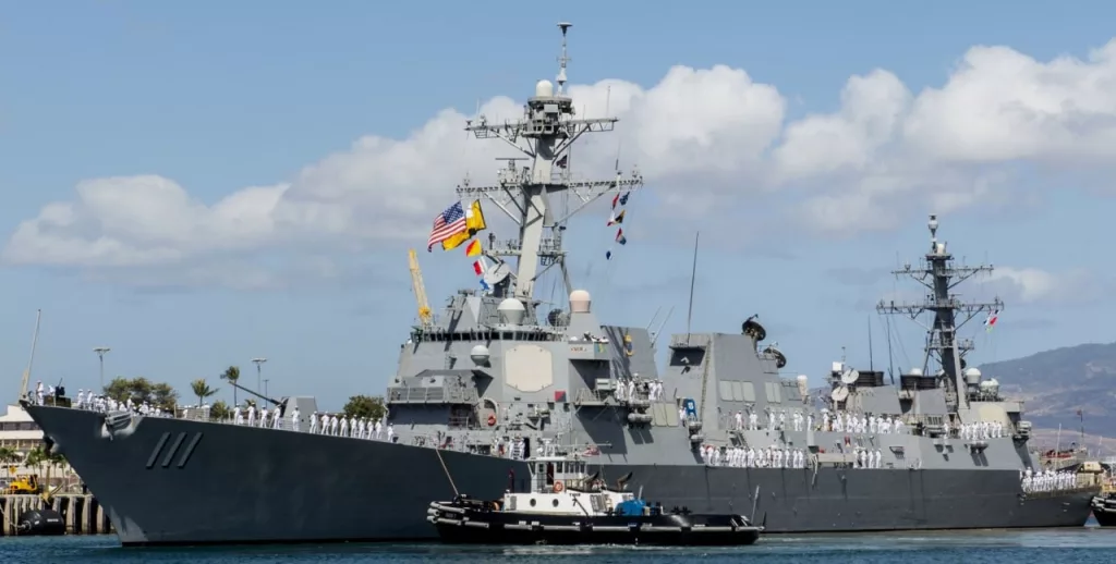 Йеменские хуситы атаковали два американских ракетных эсминца в Красном море