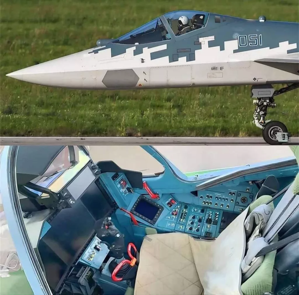 Кабина российского истребителя Су-57