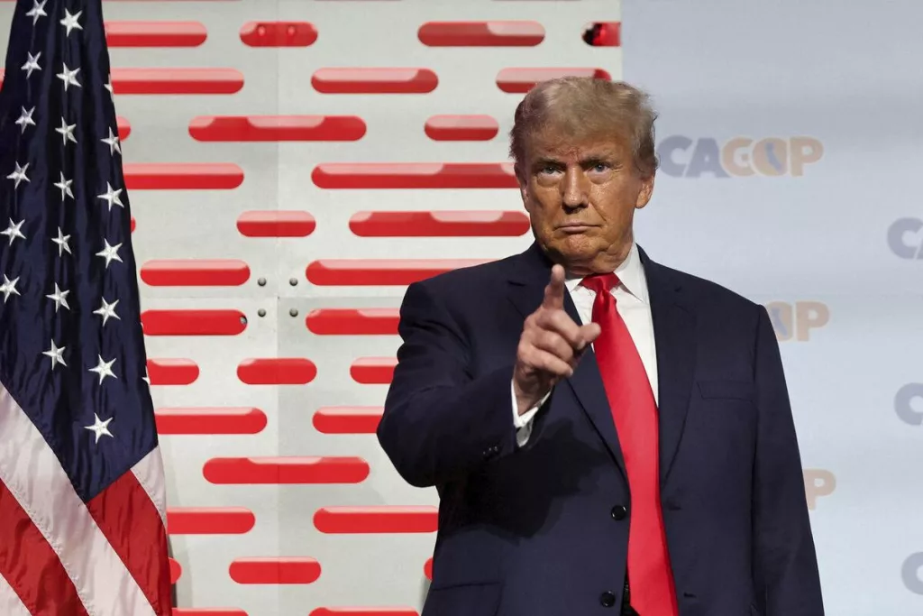 Трамп подает в суд на СМИ на $10 миллиардов долларов, заявляя о предвзятости