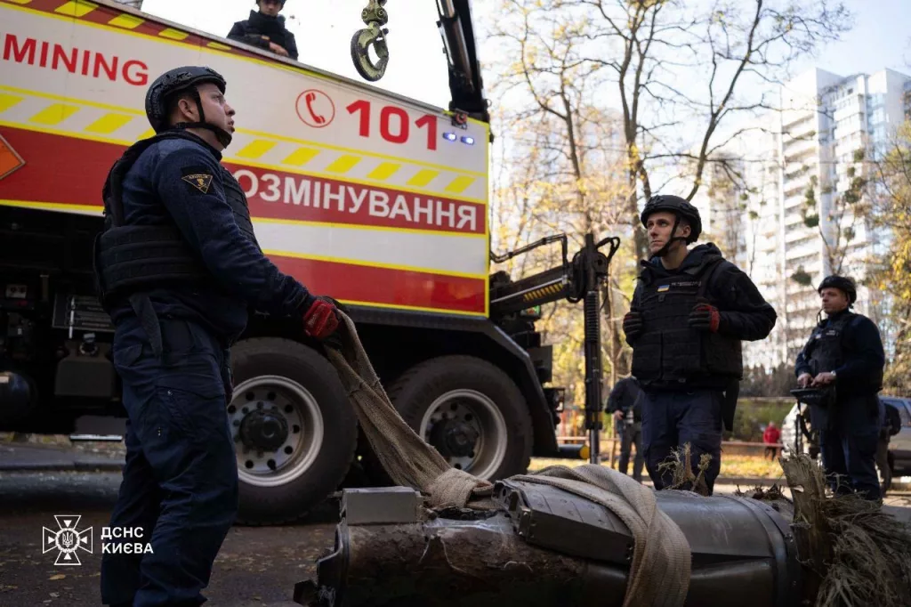 Предположительно, обломки гиперзвуковой противокорабельной ракеты 3М22 «Циркон» найдены вчера днем в Киеве