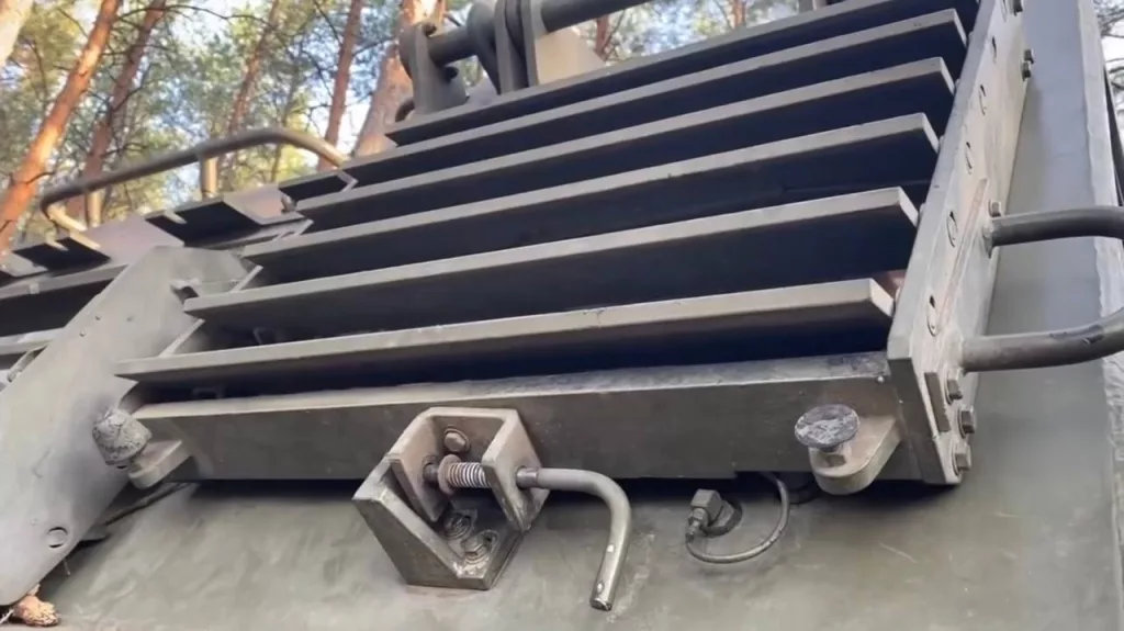 Нечастые кадры работы РСЗО M270 107-й реактивной артиллерийской бригады ВСУ