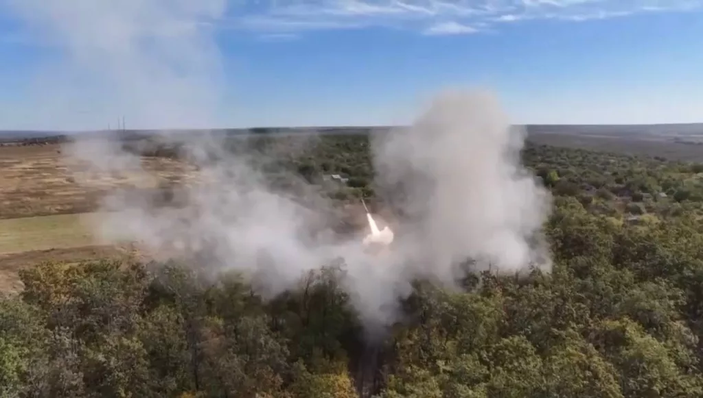 Нечастые кадры работы РСЗО M270 107-й реактивной артиллерийской бригады ВСУ