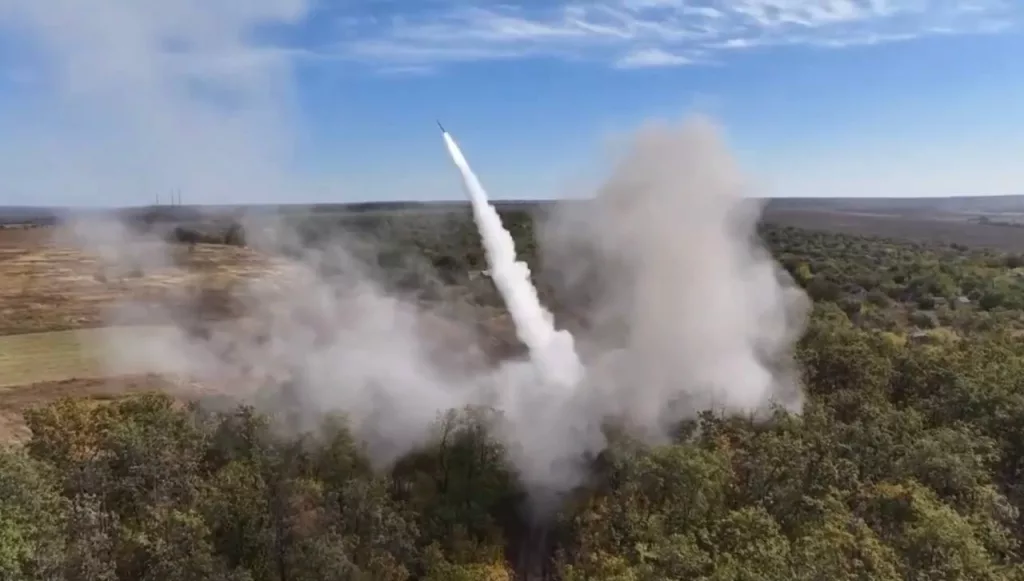 Нечастые кадры работы РСЗО M270 107-й реактивной артиллерийской бригады ВСУ