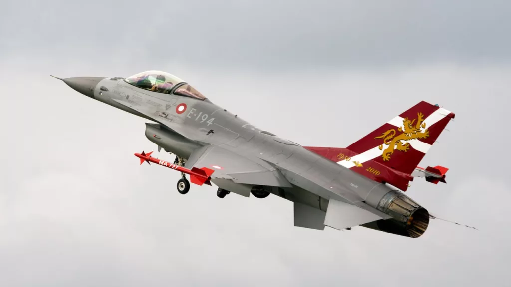 Дания подтвердила передачу Украине шести истребителей F-16