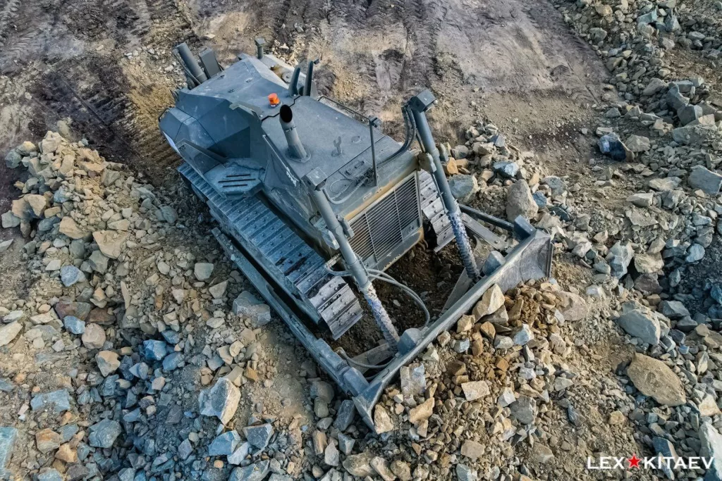 Беспилотный бульдозер Д12, произведенный заводом ДСТ-Урал