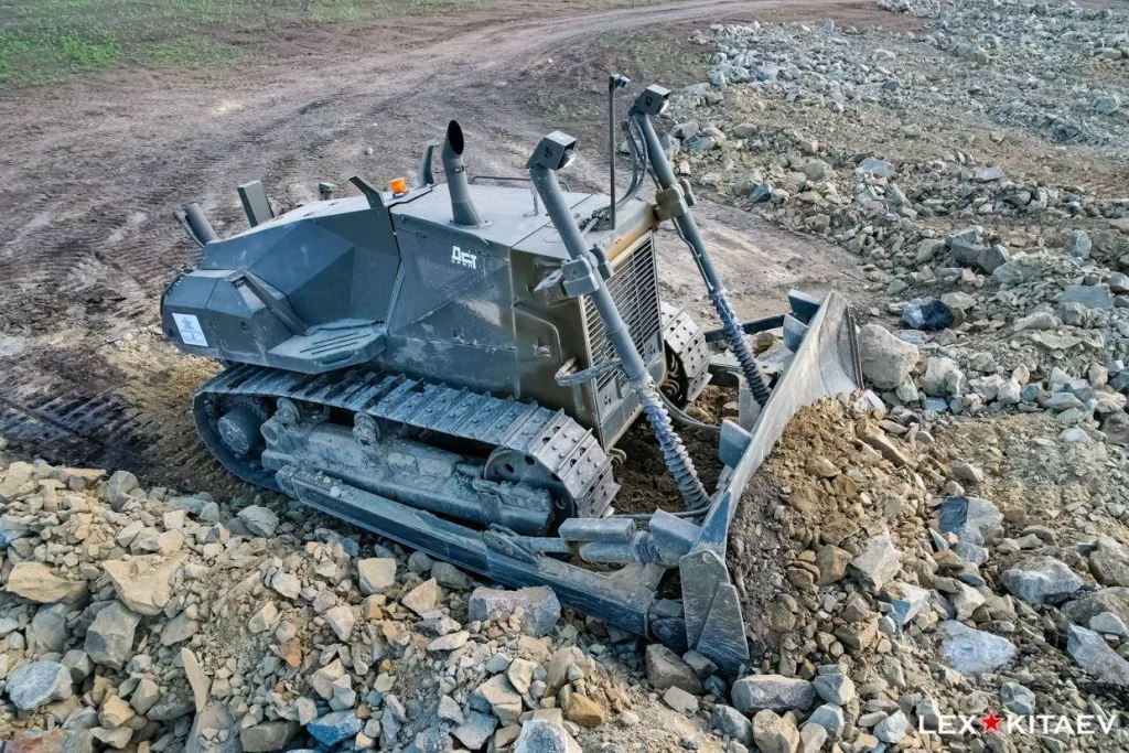 Беспилотный бульдозер Д12, произведенный заводом ДСТ-Урал