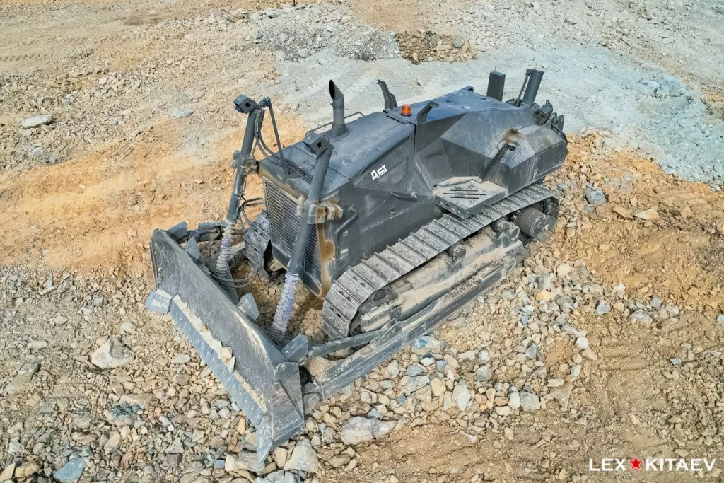 Беспилотный бульдозер Д12, произведенный заводом ДСТ-Урал