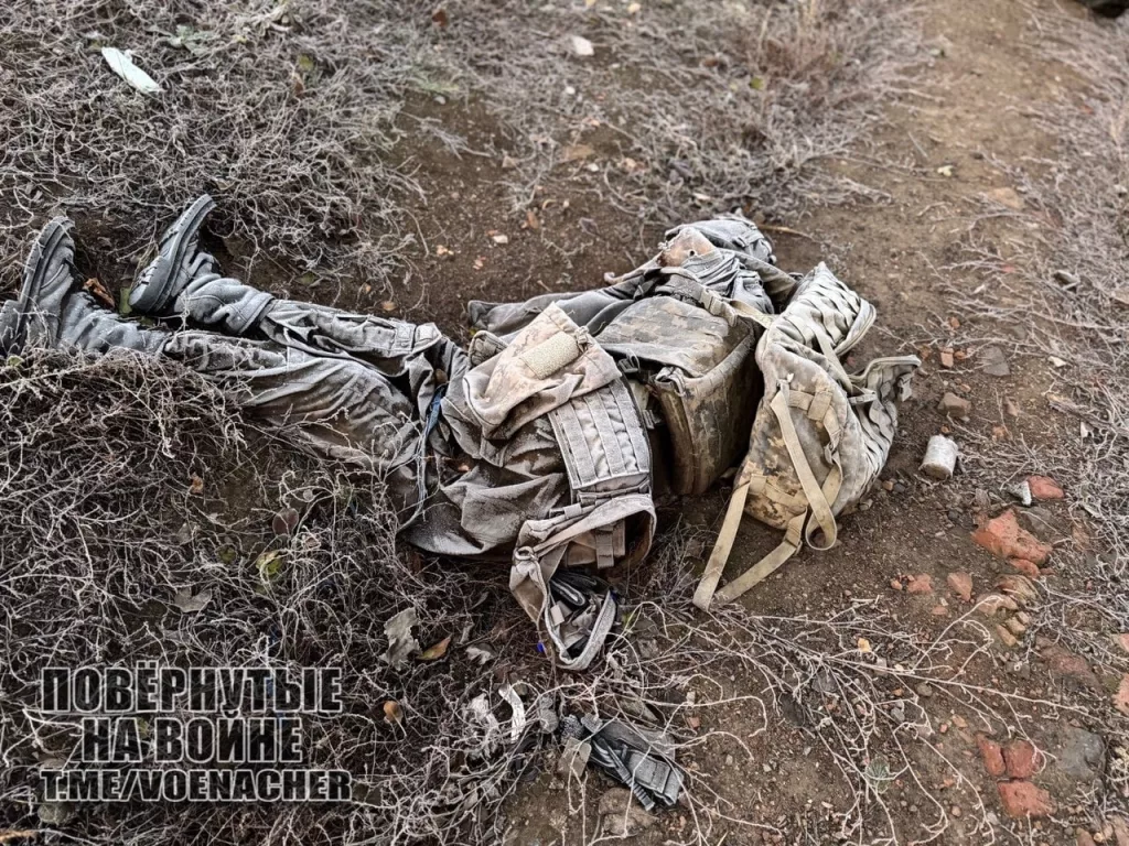 Остовы уничтоженной бронетехники и тела солдат ВСУ в освобождённом подразделениями ЦВО посёлке Нью-Йорк на Торецком направлении