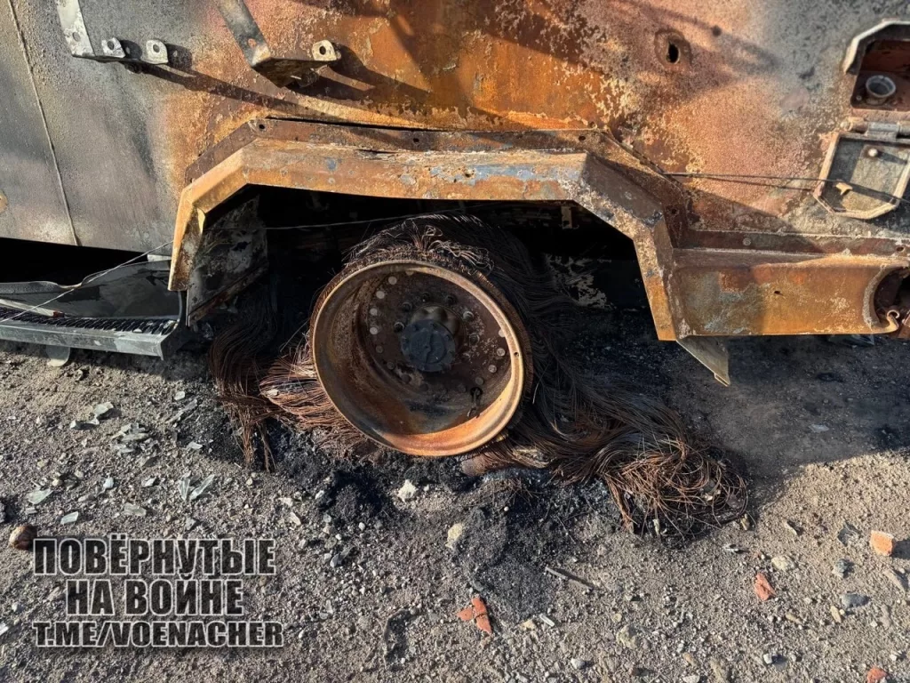 Остовы уничтоженной бронетехники и тела солдат ВСУ в освобождённом подразделениями ЦВО посёлке Нью-Йорк на Торецком направлении