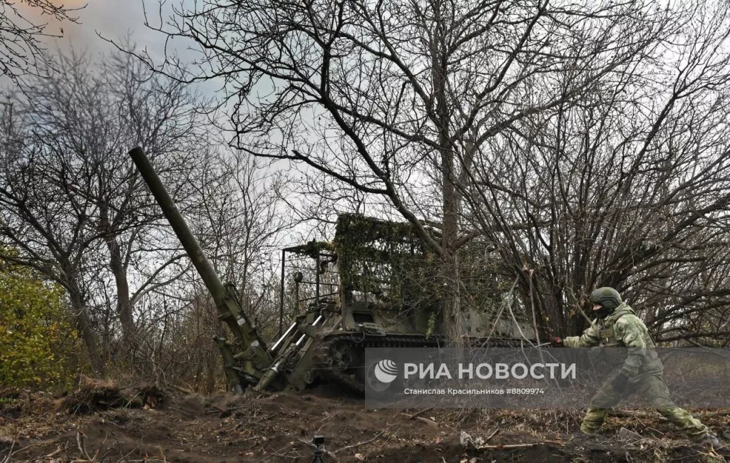 Расчет 240-мм самоходного миномёта 2С4 «Тюльпан» самоходного артиллерийского полка Центрального военного округа на Красноармейском направлении.  Военный Осведомитель