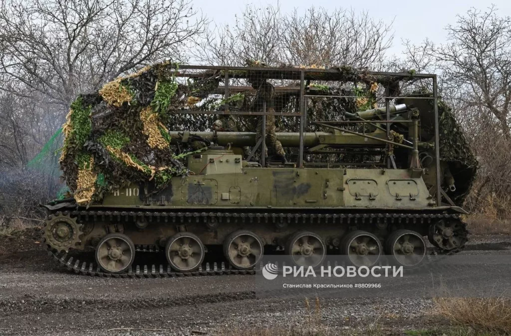 Расчет 240-мм самоходного миномёта 2С4 «Тюльпан» самоходного артиллерийского полка Центрального военного округа на Красноармейском направлении.  Военный Осведомитель