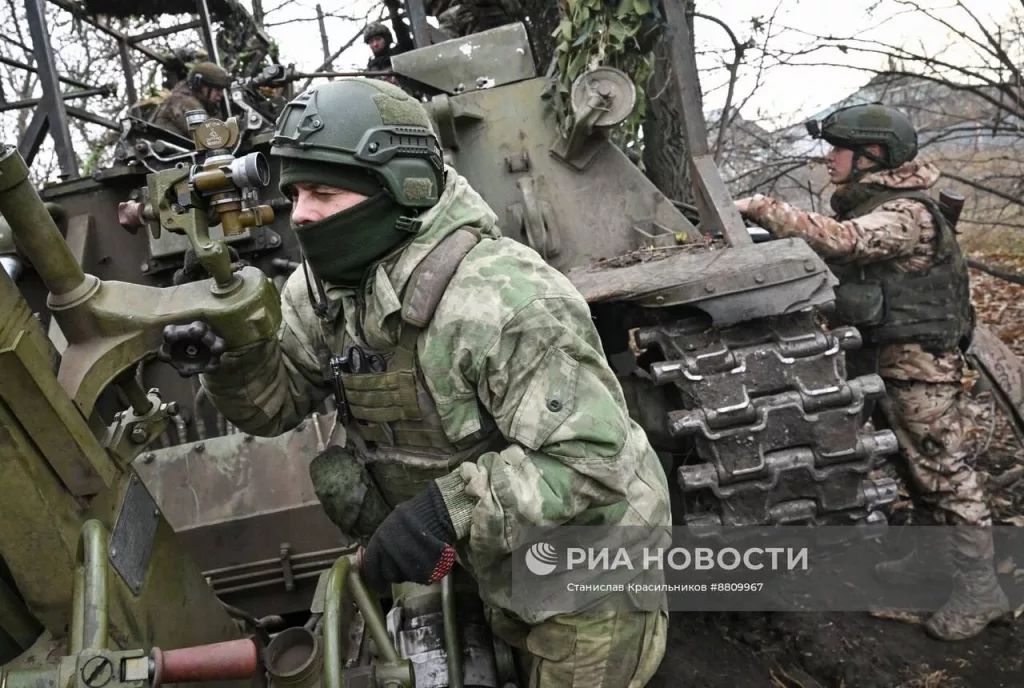 Расчет 240-мм самоходного миномёта 2С4 «Тюльпан» самоходного артиллерийского полка Центрального военного округа на Красноармейском направлении.  Военный Осведомитель