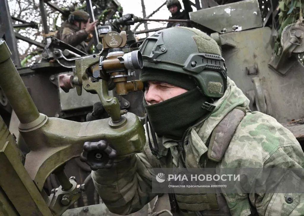 Расчет 240-мм самоходного миномёта 2С4 «Тюльпан» самоходного артиллерийского полка Центрального военного округа на Красноармейском направлении.  Военный Осведомитель