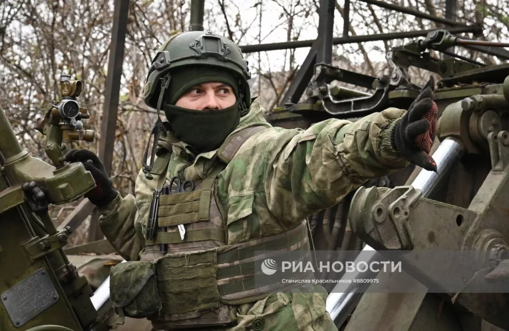 Расчет 240-мм самоходного миномёта 2С4 «Тюльпан» самоходного артиллерийского полка Центрального военного округа на Красноармейском направлении.  Военный Осведомитель