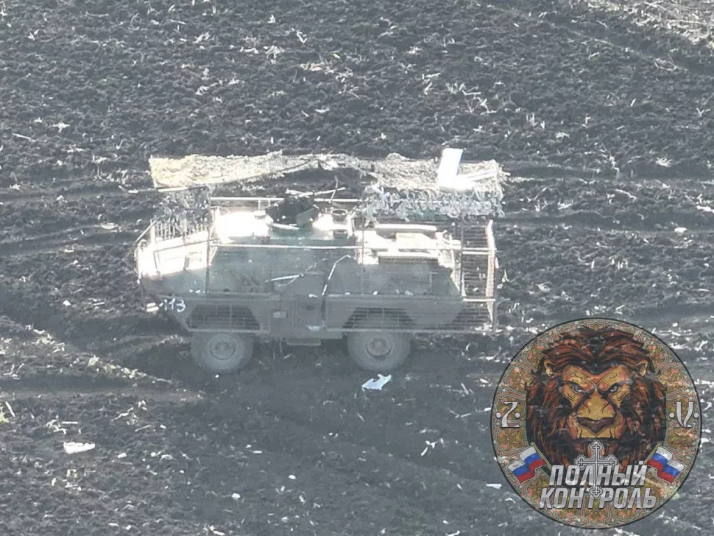 Редкий словенский колесный БТР BOV, подбитый и брошенный противником