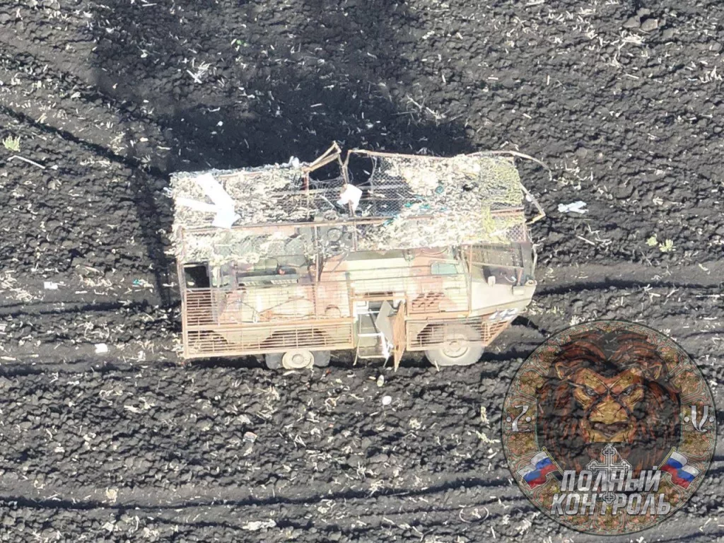 Редкий словенский колесный БТР BOV, подбитый и брошенный противником