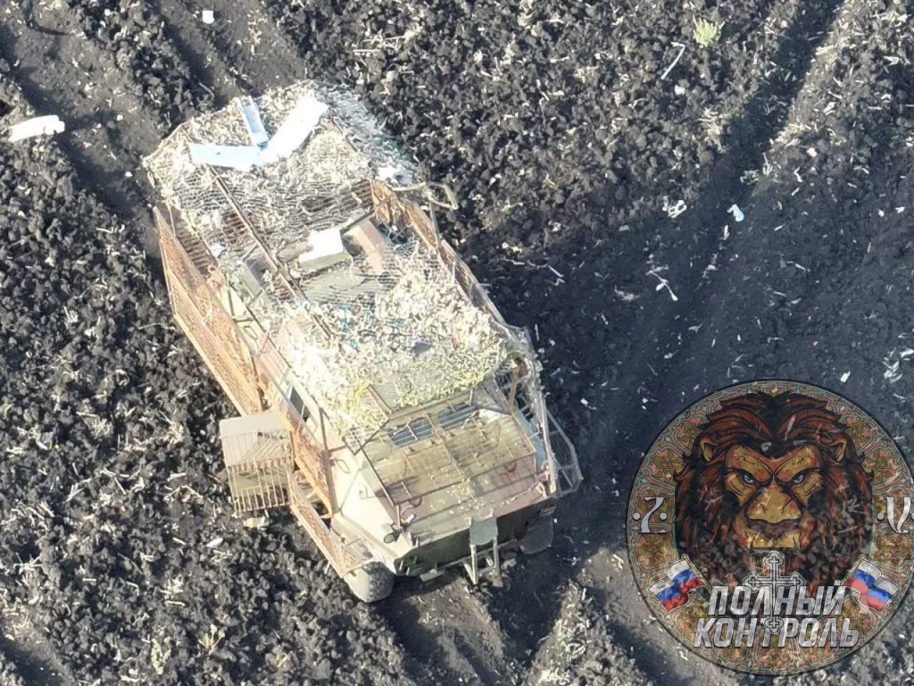 Редкий словенский колесный БТР BOV, подбитый и брошенный противником