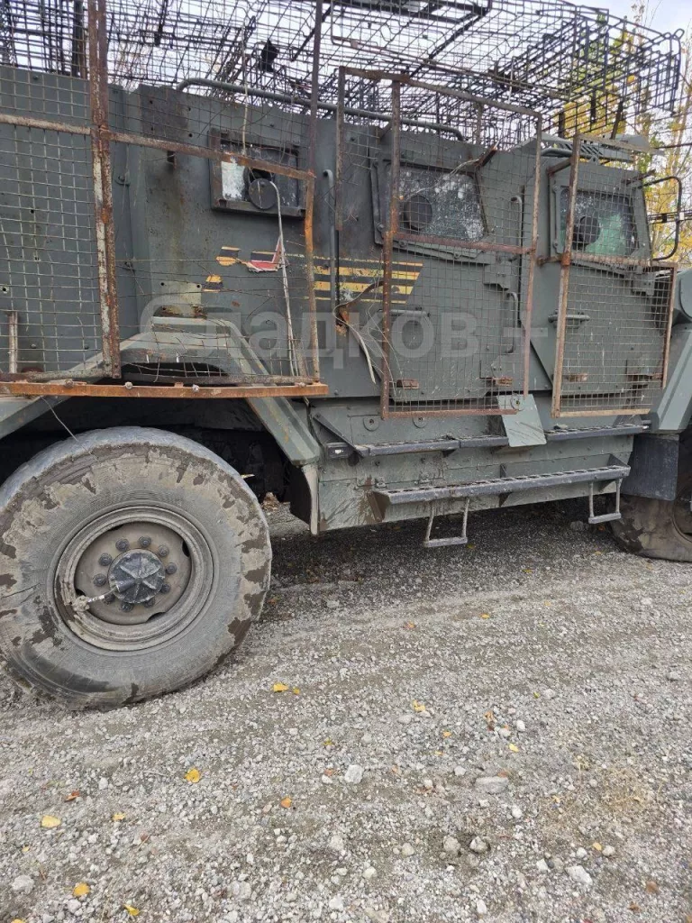 Отбитый у противника российский бронеавтомобиль АМН-590951 «Спартак» ВСУ, (ранее затрофеенный у ВС РФ), вернулся в «родную гавань»