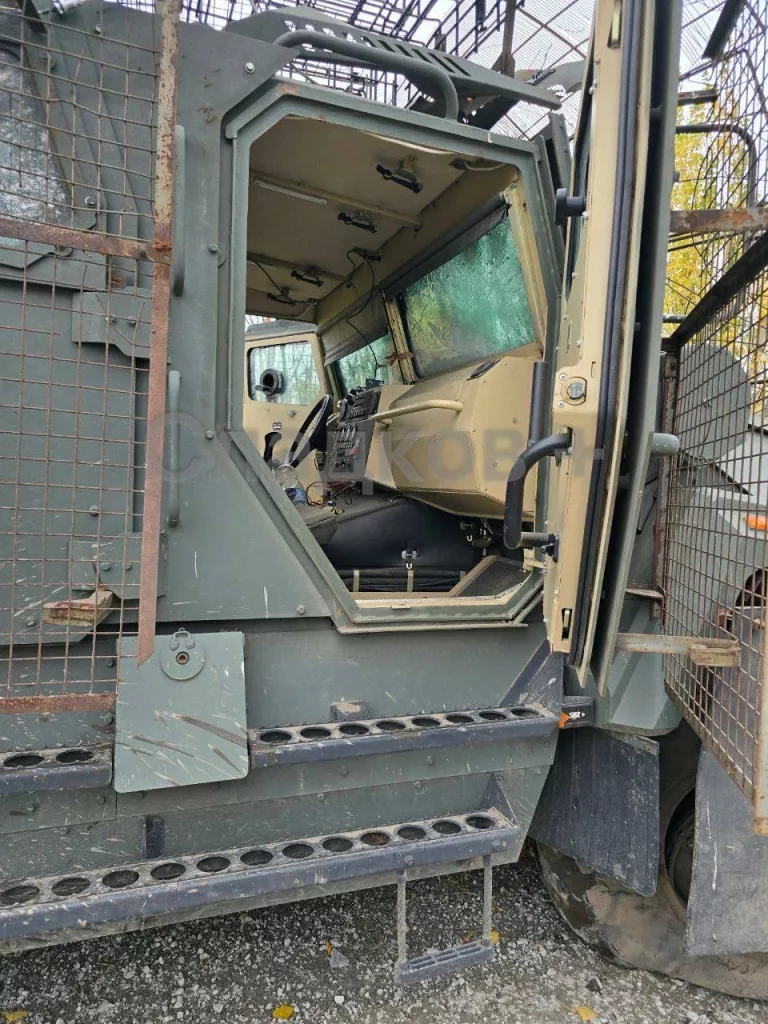 Отбитый у противника российский бронеавтомобиль АМН-590951 «Спартак» ВСУ, (ранее затрофеенный у ВС РФ), вернулся в «родную гавань»