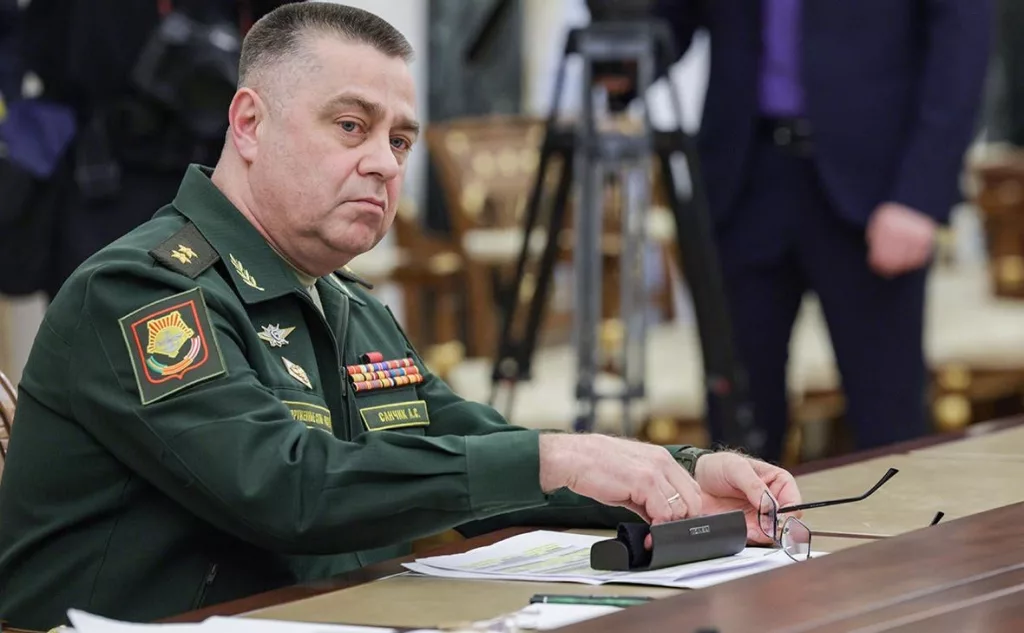 Временно исполнять обязанности командующего группировкой "Юг" теперь будет генерал-лейтенант Александр Санчик