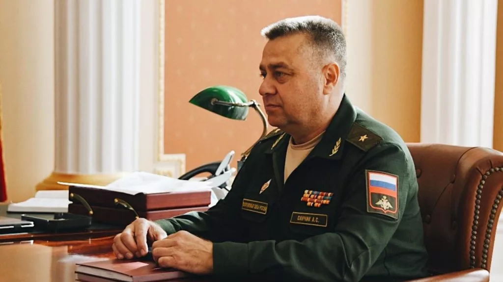 Временно исполнять обязанности командующего группировкой "Юг" теперь будет генерал-лейтенант Александр Санчик