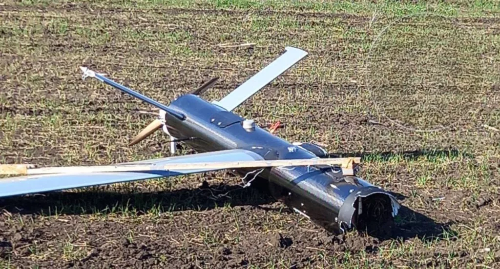 Обломки барражирующего боеприпаса AEVEX Disruptor из семейства Phoenix Ghost разработки американской компанией Aevex Aerospace