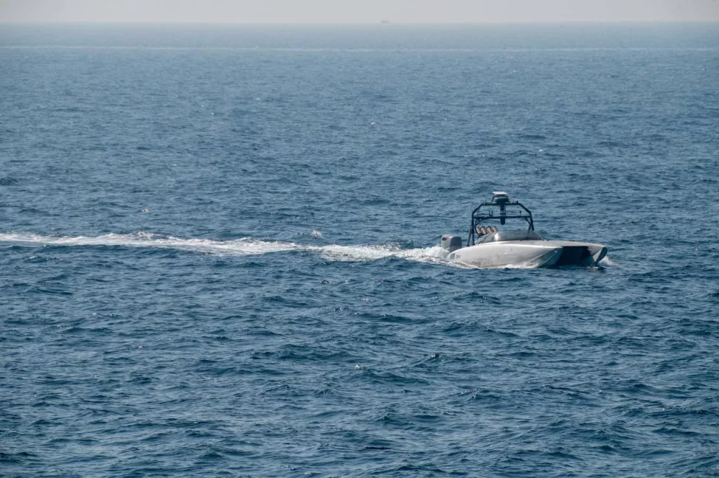 Центральное командование США провело учения «Digital Talon 3.0», в ходе которых отрабатывалось применение безэкипажных катеров и автономный запуск с них барражирующих боеприпасов Switchblade 600