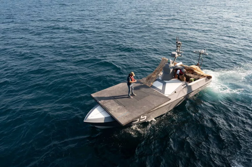 Центральное командование США провело учения «Digital Talon 3.0», в ходе которых отрабатывалось применение безэкипажных катеров и автономный запуск с них барражирующих боеприпасов Switchblade 600