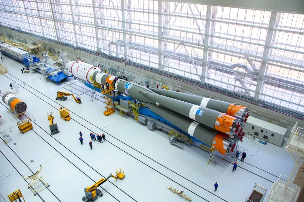 Ракета «Союз» для запуска двух гелиогеофизических спутников «Ионосфера-М» собрана на Восточном