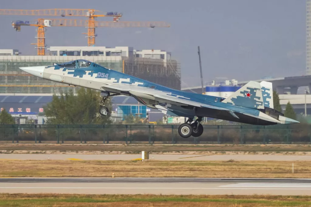 Видео прибытия Су-57 в Чжухай