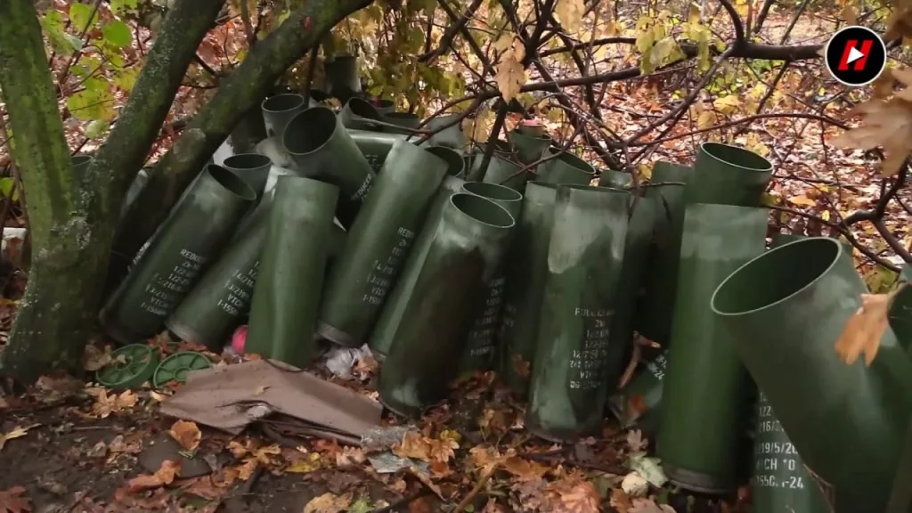 На вооружении артиллеристов из Бригады Департамента патрульной полиции "Хищник", действующих на Торецком направлении, засветились 122-мм гаубичные снаряды ОФ-462 АТ-45, начиненные аммотолом, и уменьшенные (reduced) заряды Ж-10 (Zh-10), выпущенные в 2024 году