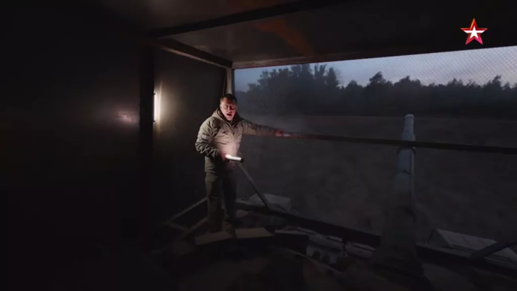 В Казанском танковом училище не отстают от современных трендов и теперь учат курсантов водить танки-сараи