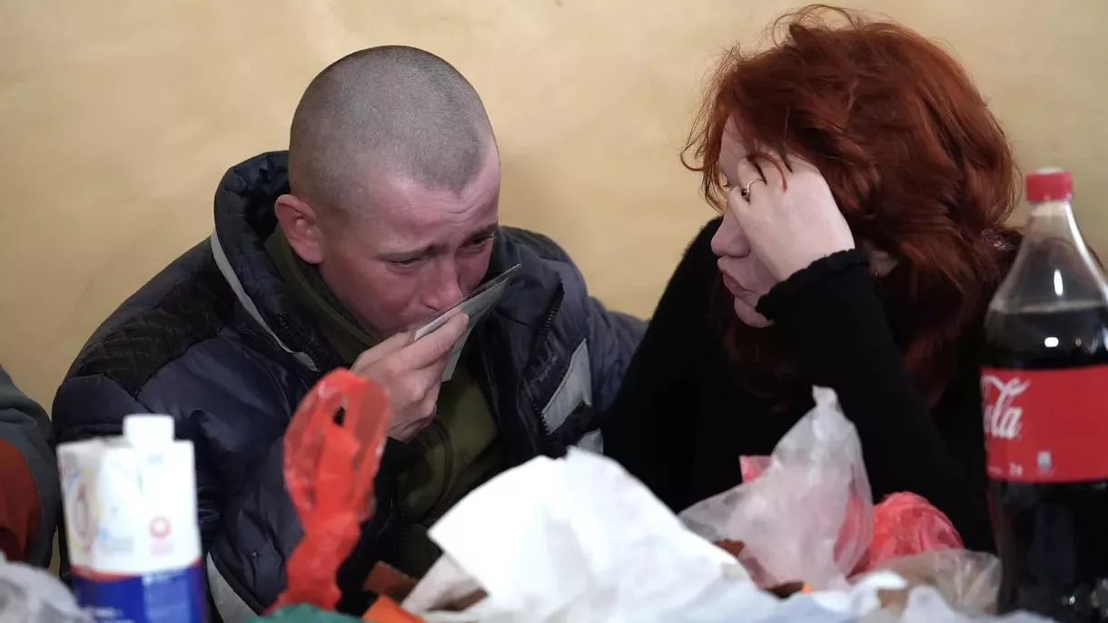Группа украинских военнопленных встретилась со своими семьями в одном из пунктов содержания на территории ДНР
