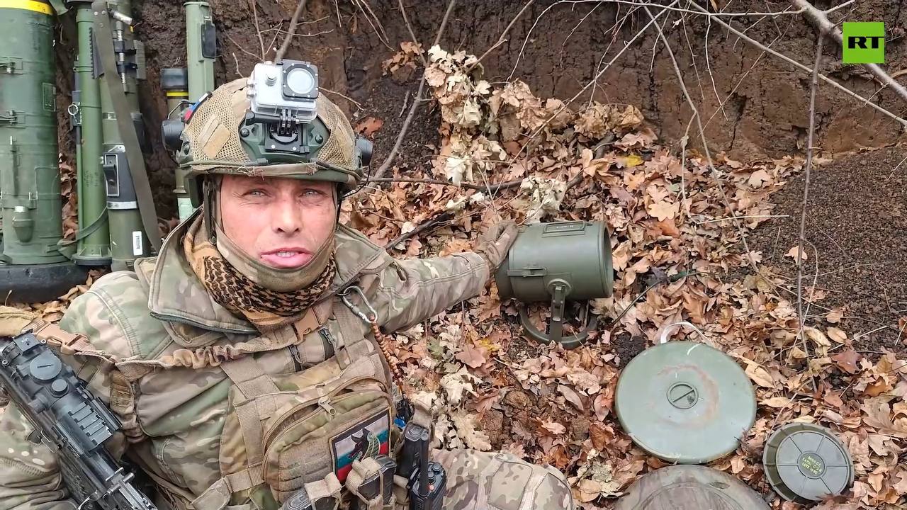 Сапёры 238-й артиллерийской бригады продемонстрировали некоторые образцы мин западного производства взятые ими в качестве трофея на Кураховском направлении