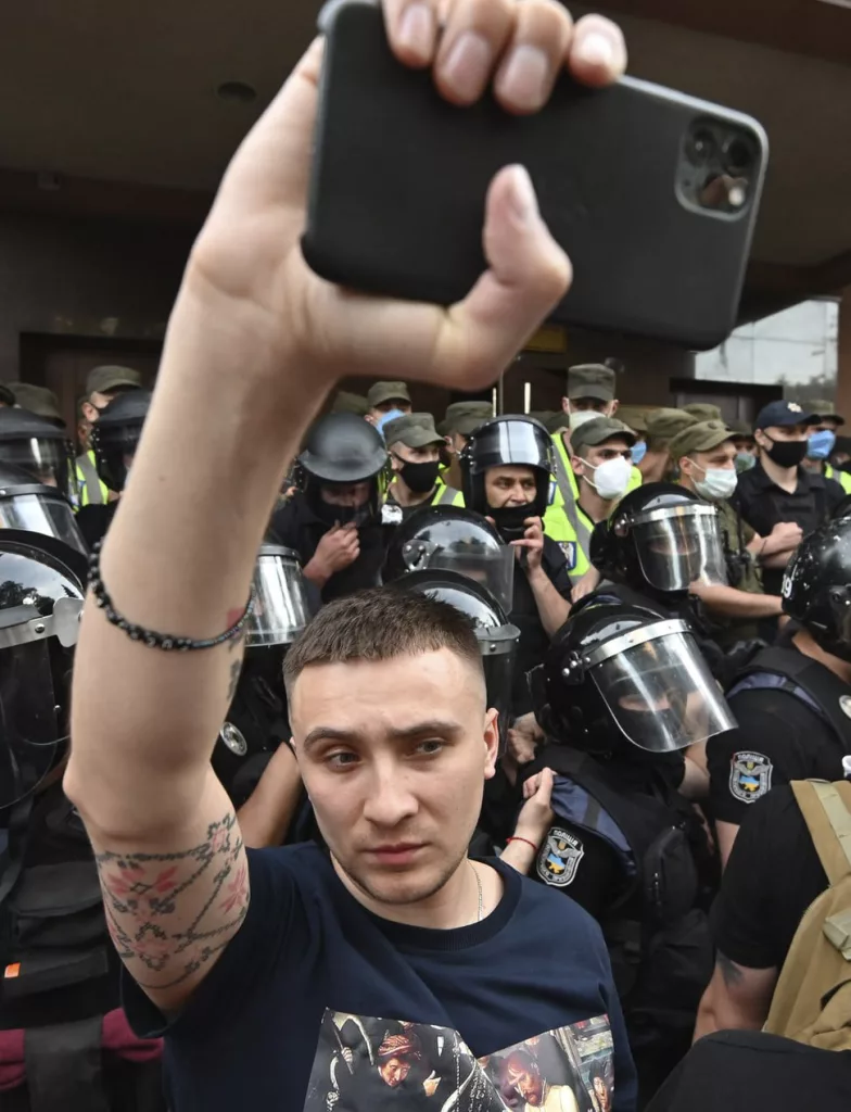 Одесский ТЦК объявил в розыск бывшего главу запрещенного одесского "Правого сектора" Сергея Стерненко за неявку по повестке