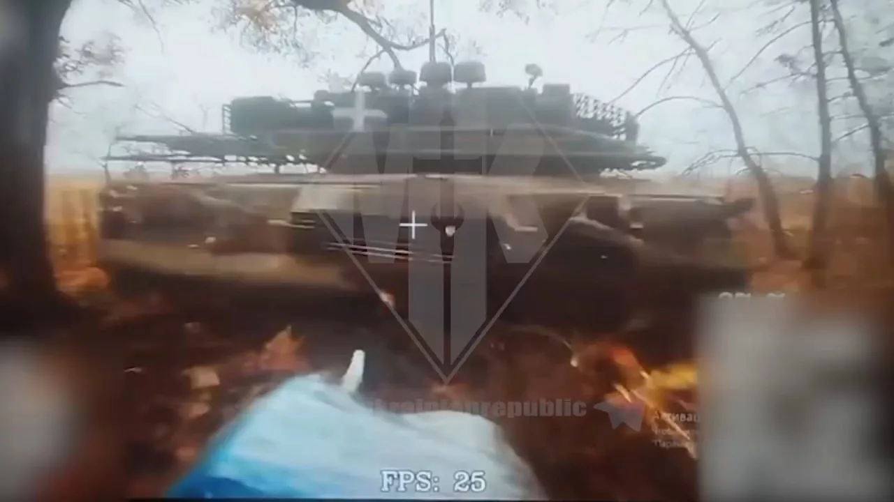 Уничтожение украинской БМП-2 и поражение Т-80БВ ударами FPV-дронов на оптоволокне, Покровское направление