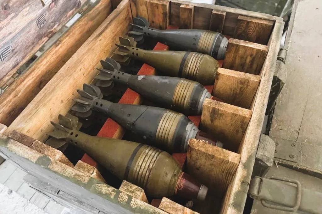 Силовики изъяли в ДНР арсенал оружия