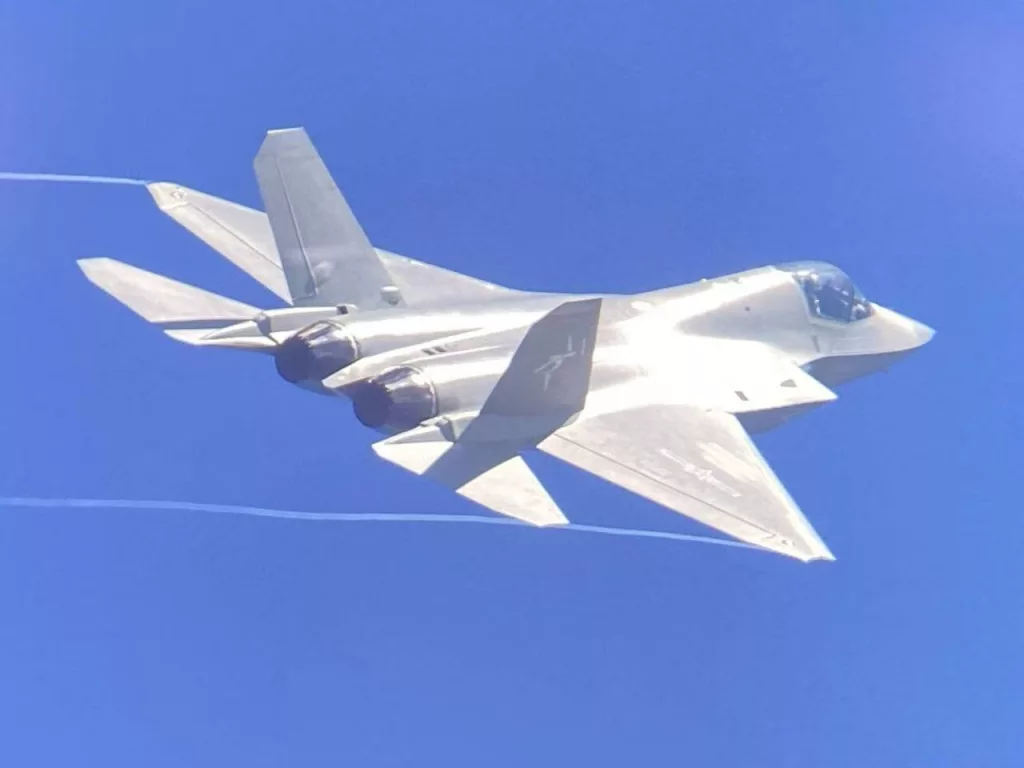 Новейший китайский истребитель J-35A провел сегодня первый тренировочный полет в рамках подготовки к демонстрационной лётной программе, которая будет показана в рамках AirShow China 2024