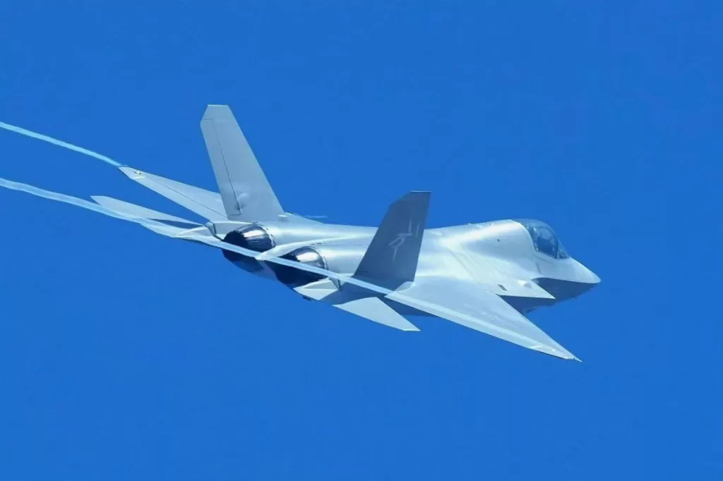 Новейший китайский истребитель J-35A провел сегодня первый тренировочный полет в рамках подготовки к демонстрационной лётной программе, которая будет показана в рамках AirShow China 2024