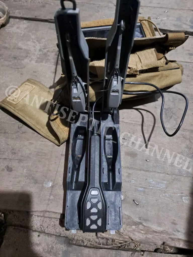 В ходе освобождения Херсонской области, нашими штурмовыми подразделениями был обнаружен достаточно редкий, но интересный беспилотный летательный аппарат Black Hornet Nano норвежского производства