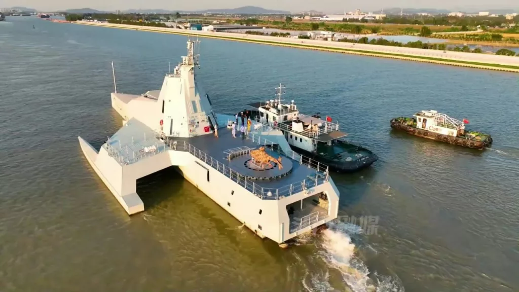 Новый китайский боевой безэкипажный корабль JARI-USV-A «Касатка» прибыл для участия в международном авиационно-космическом салоне AirShow China-2024, который начнет свою работу 12 ноября 2024 года в Чжухае