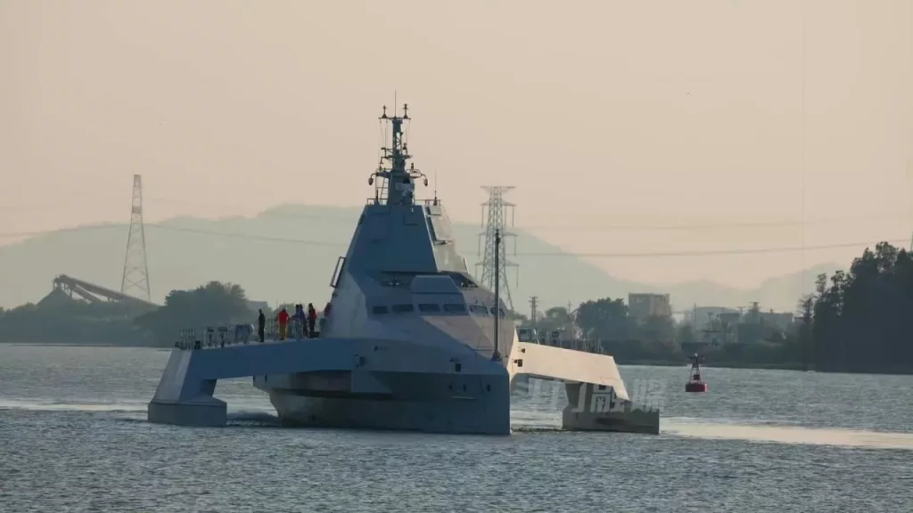 Новый китайский боевой безэкипажный корабль JARI-USV-A «Касатка» прибыл для участия в международном авиационно-космическом салоне AirShow China-2024, который начнет свою работу 12 ноября 2024 года в Чжухае