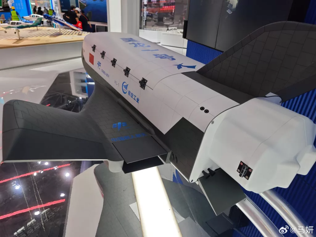 AirShow China-2024.  Макет многоразового космического челнока "Хаолун-1", который будет доставлять грузы на китайскую орбитальную станцию