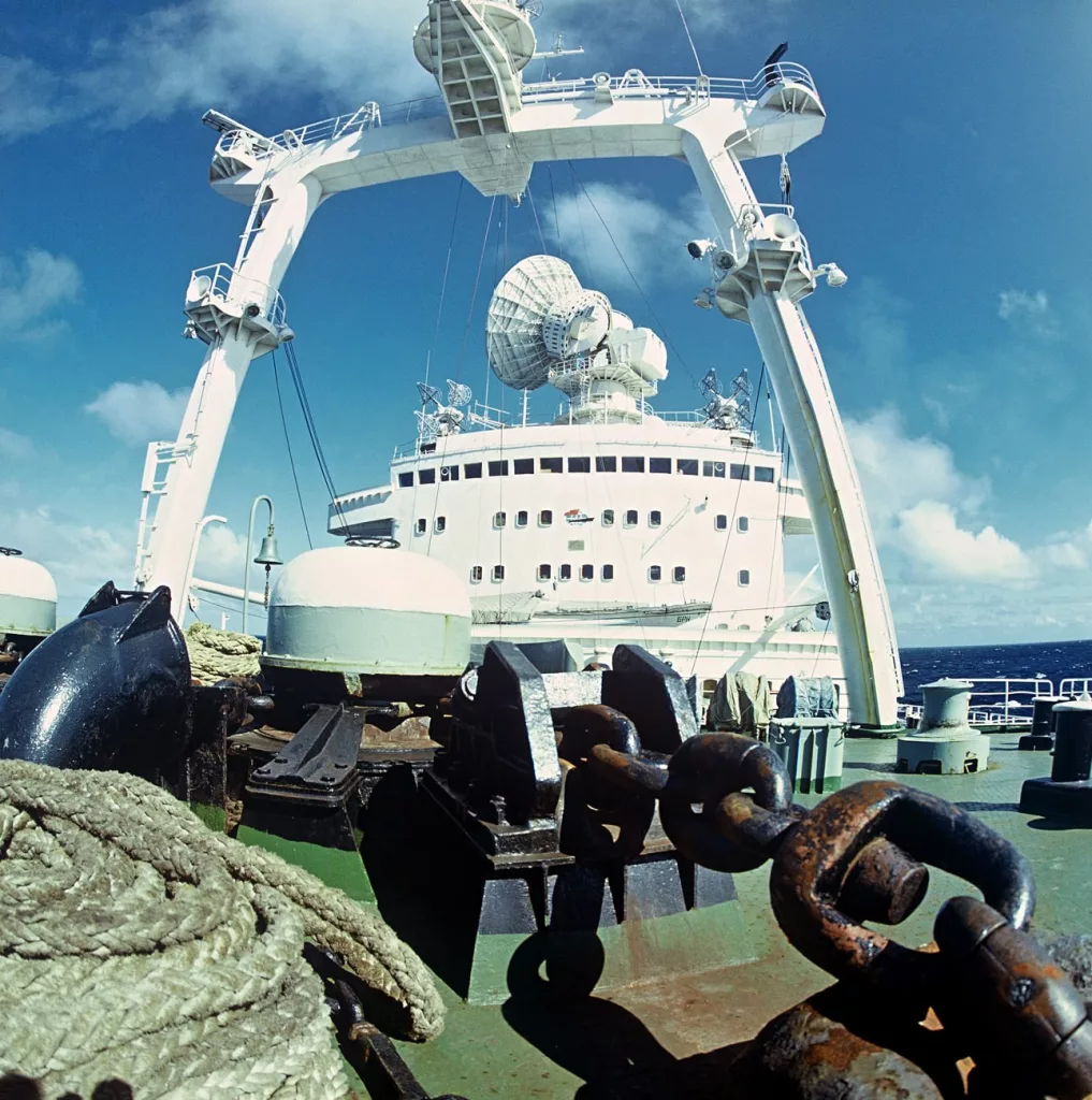 Утром 9 ноября 1996 года научно-исследовательское судно "Космонавт Юрий Гагарин" было продано Украиной "на иголки" по цене $170 за тонну