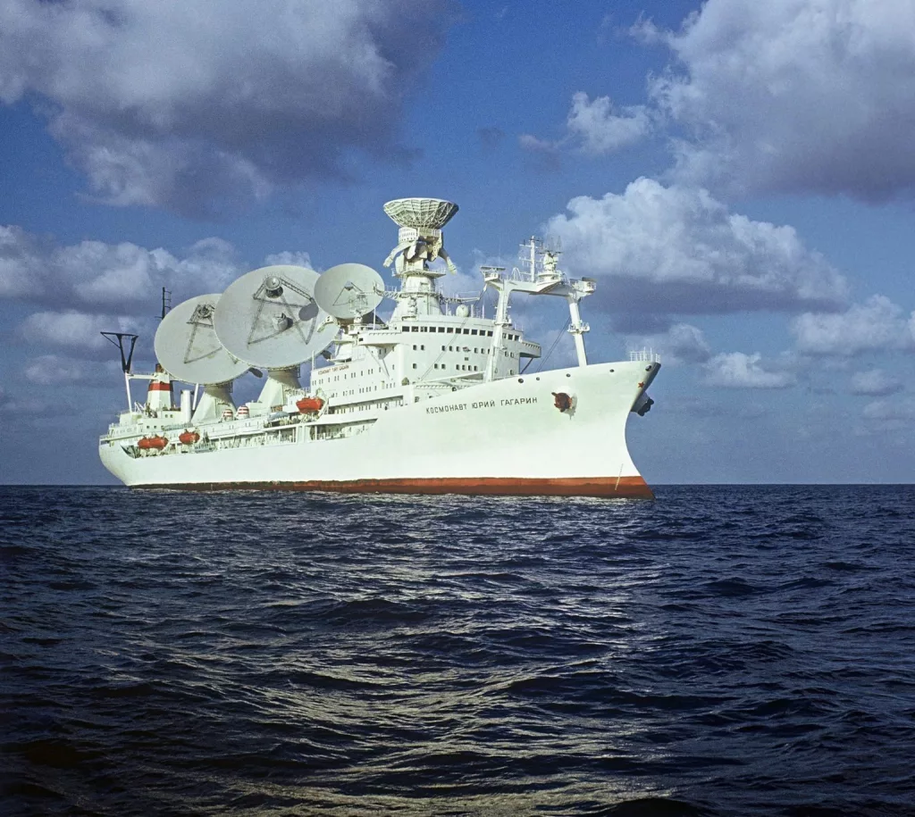Утром 9 ноября 1996 года научно-исследовательское судно "Космонавт Юрий Гагарин" было продано Украиной "на иголки" по цене $170 за тонну