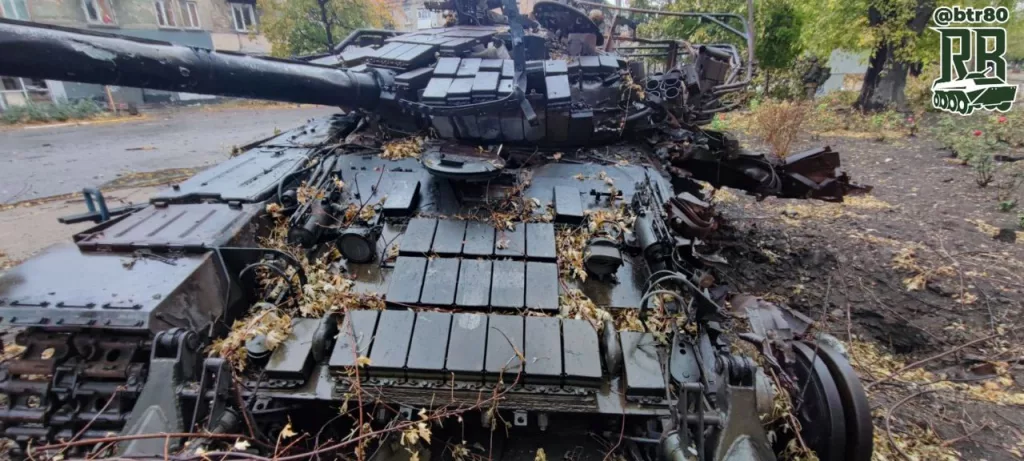 Бойцы группировки "Центр" показали сгоревший в Новогродовке танк ВСУ