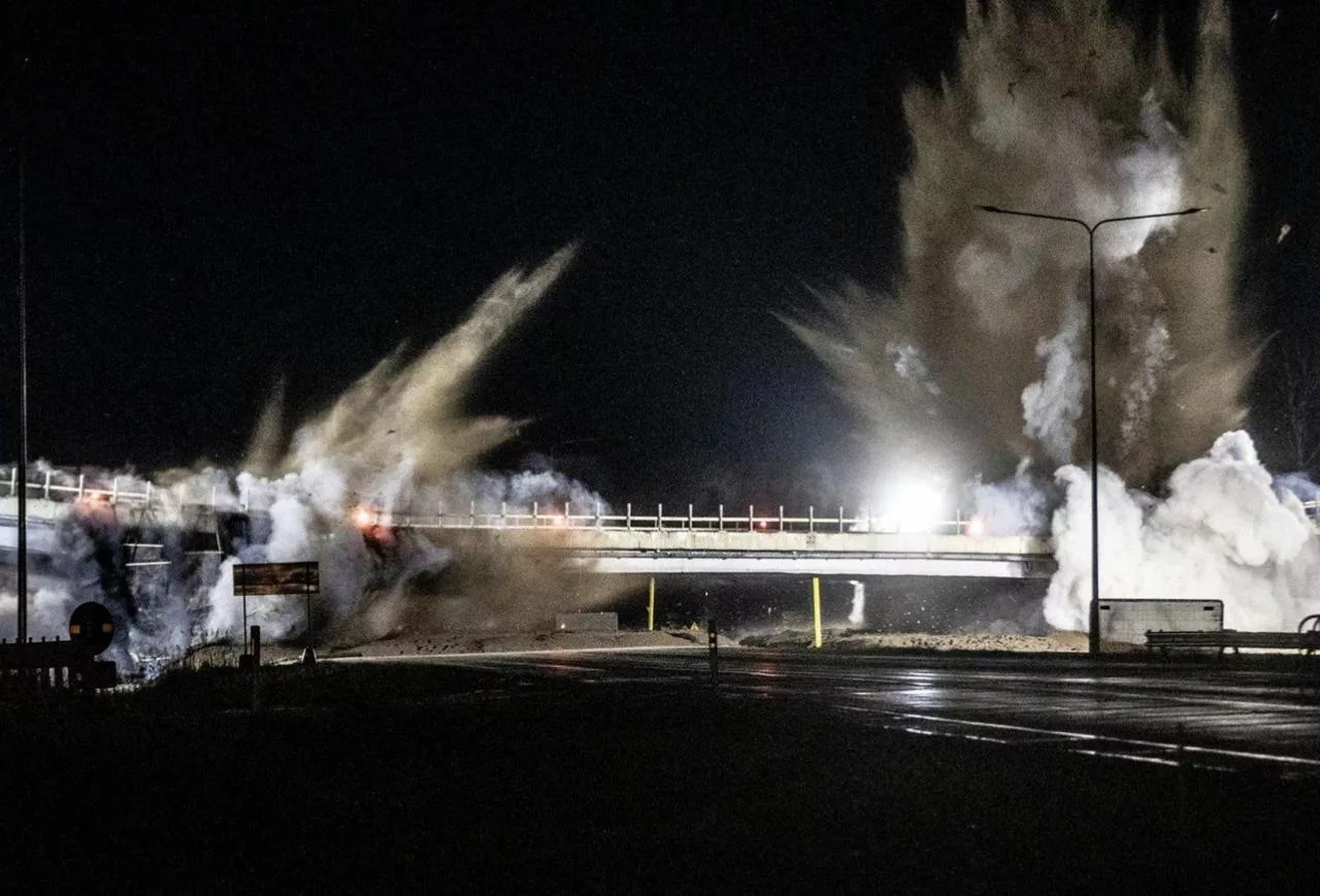 Эстонские и британские войска подорвали мост в Таллине для "тренировки создания заграждений против России" и будущего "строительства нового виадука для переброски НАТОвских танков"